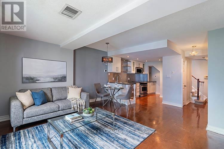 #702 88 CHARLES STREET E - 16