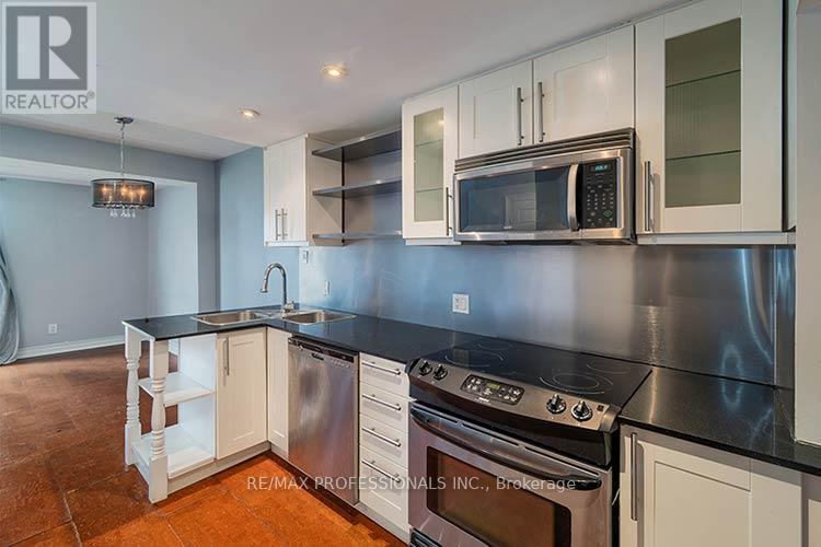 #702 88 CHARLES STREET E - 18