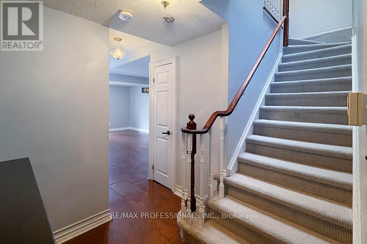 #702 88 CHARLES STREET E - 21