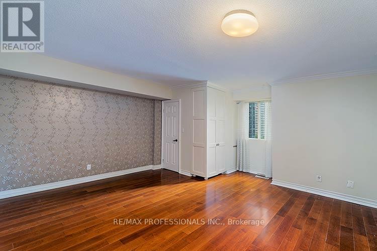 #702 88 CHARLES STREET E - 23