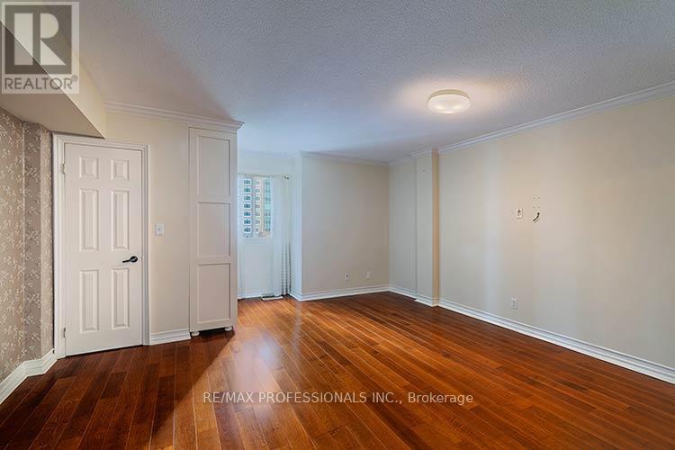 #702 88 CHARLES STREET E - 29