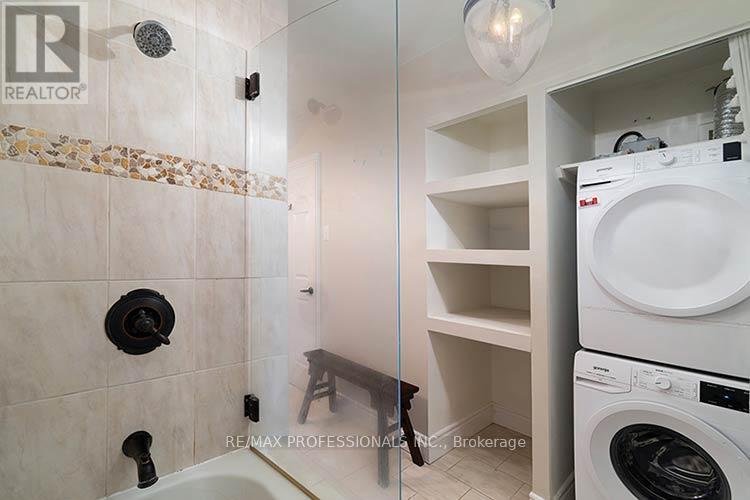 #702 88 CHARLES STREET E - 32