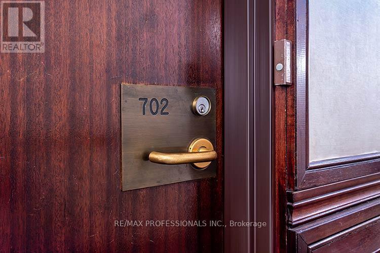 #702 88 CHARLES STREET E - 8