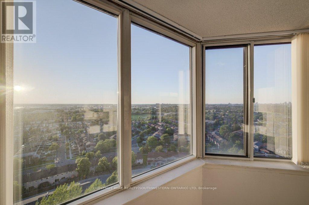 #1913 80 ALTON TOWER CIRCLE - 31