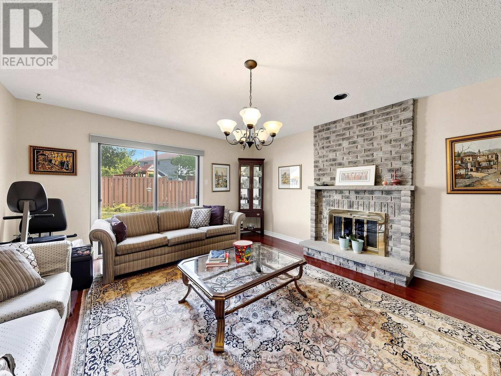20 ESTHER CRESCENT - 10