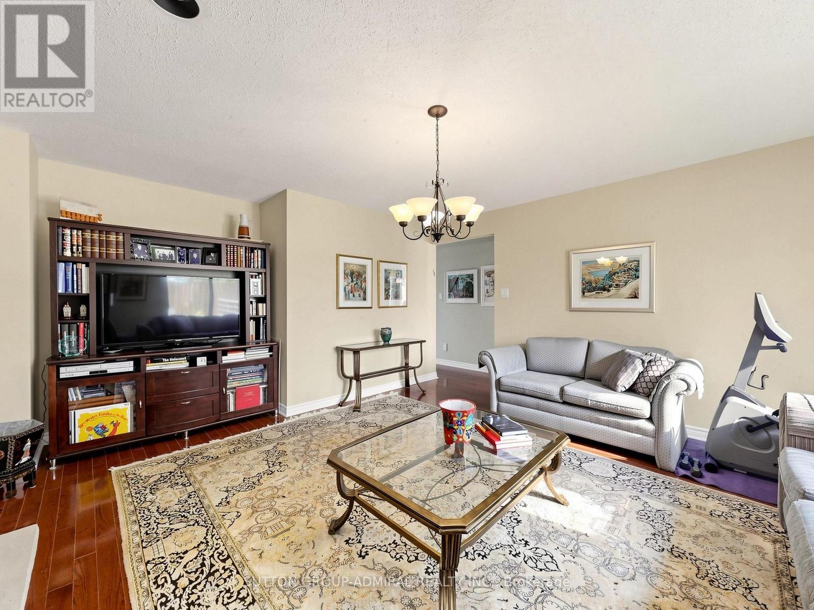 20 ESTHER CRESCENT - 12