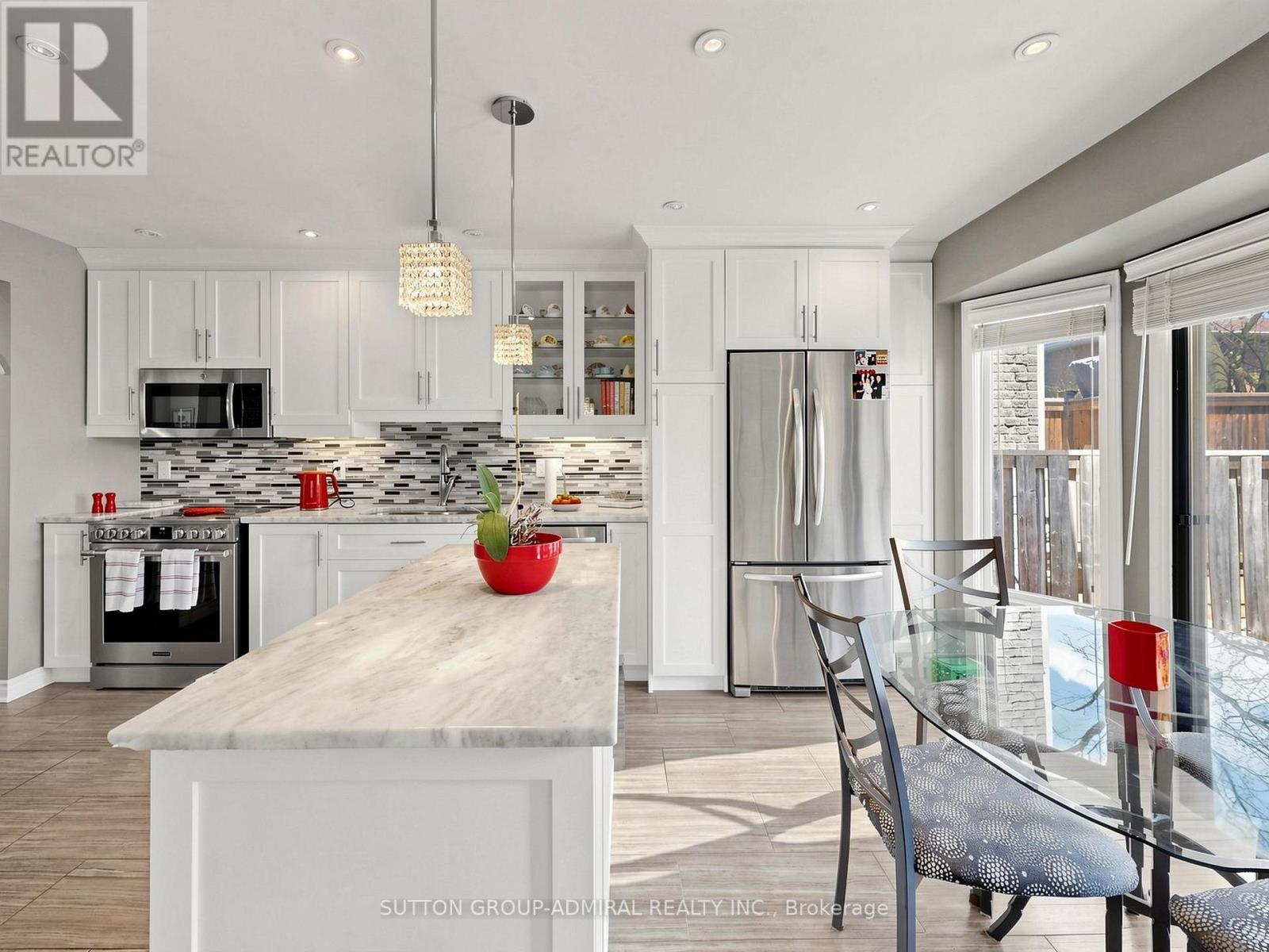 20 ESTHER CRESCENT - 16
