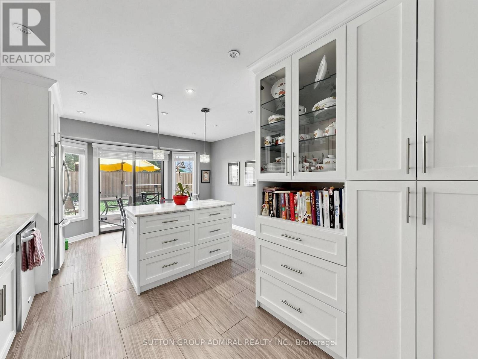 20 ESTHER CRESCENT - 17