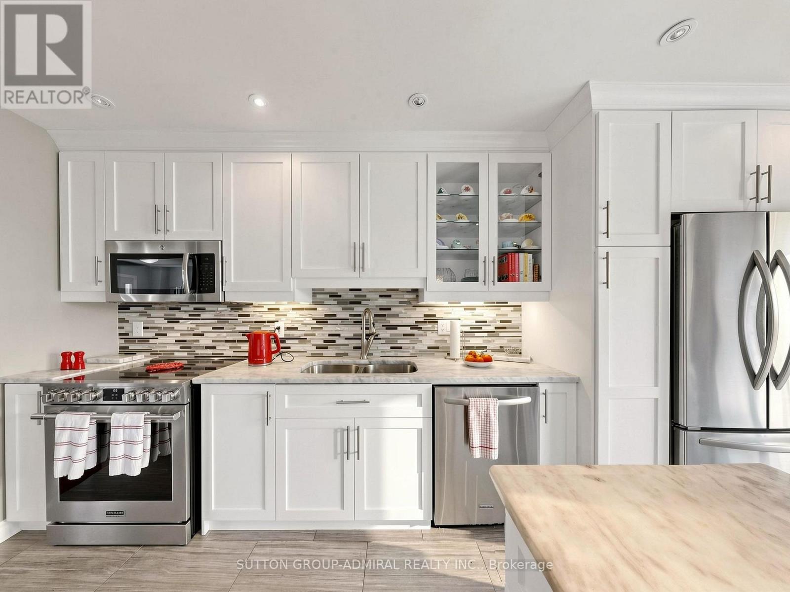 20 ESTHER CRESCENT - 18