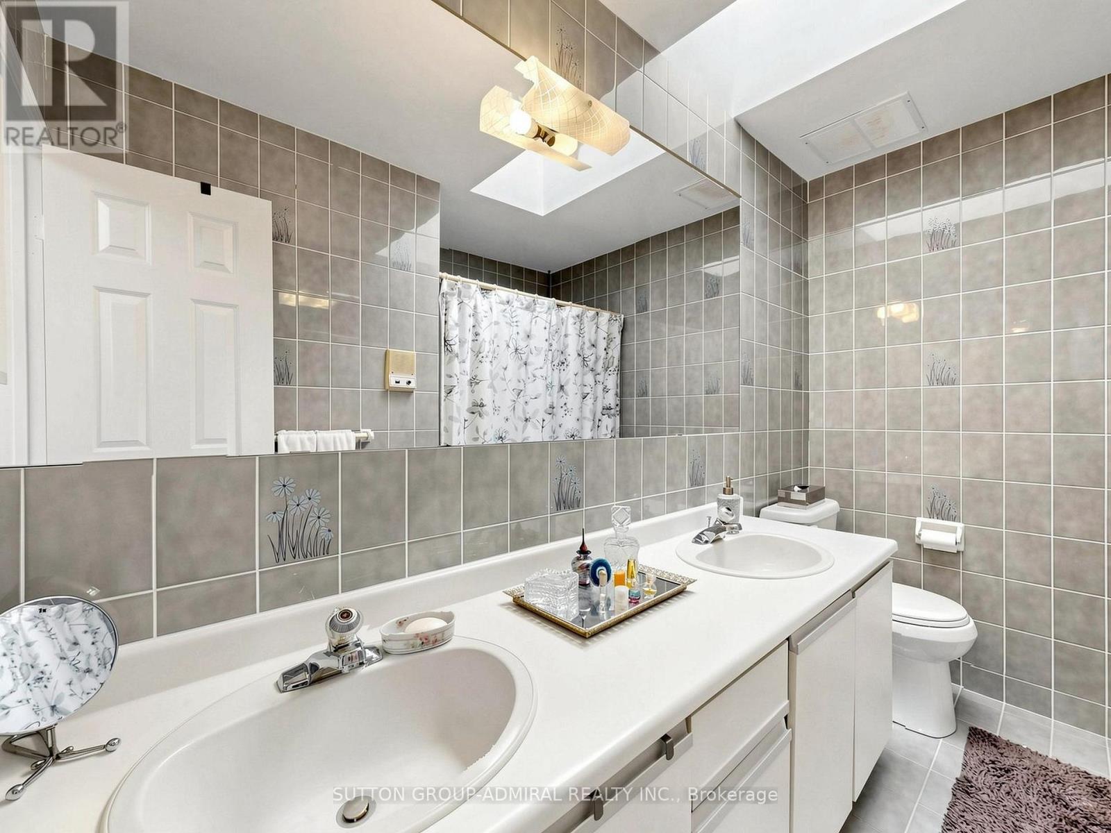 20 ESTHER CRESCENT - 32