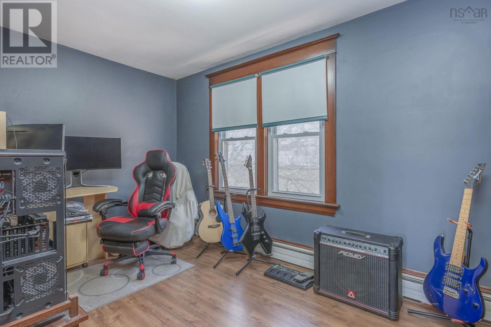 25 Willow Lane - 35