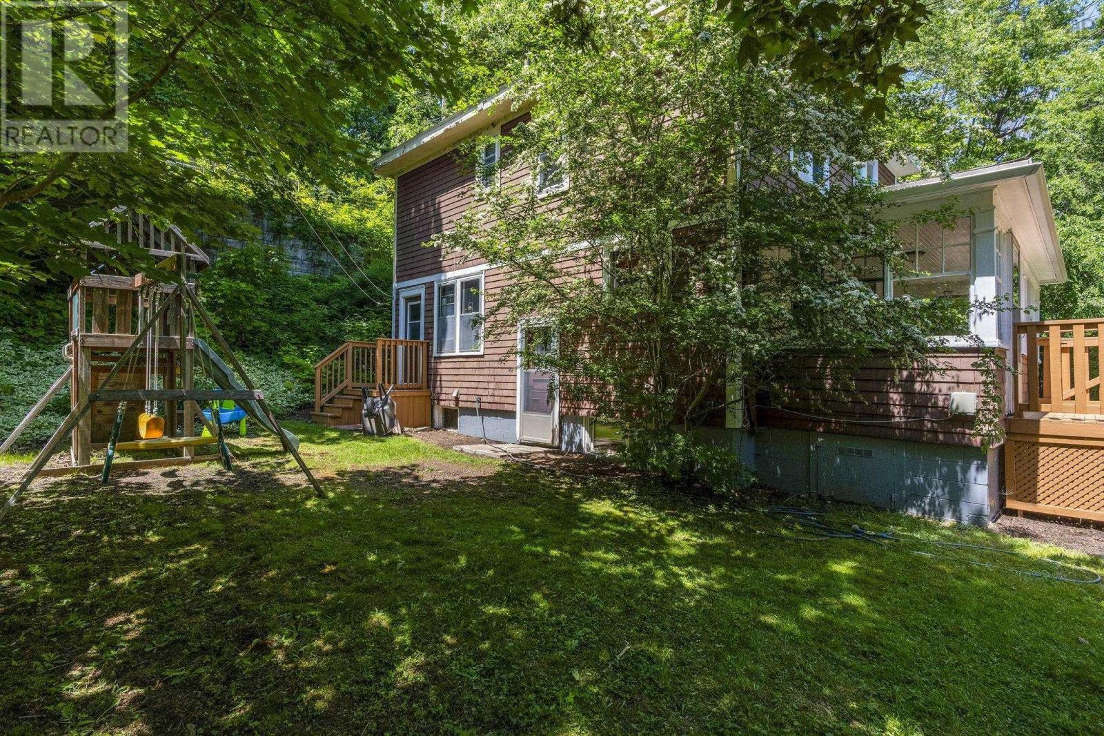 25 Willow Lane - 44