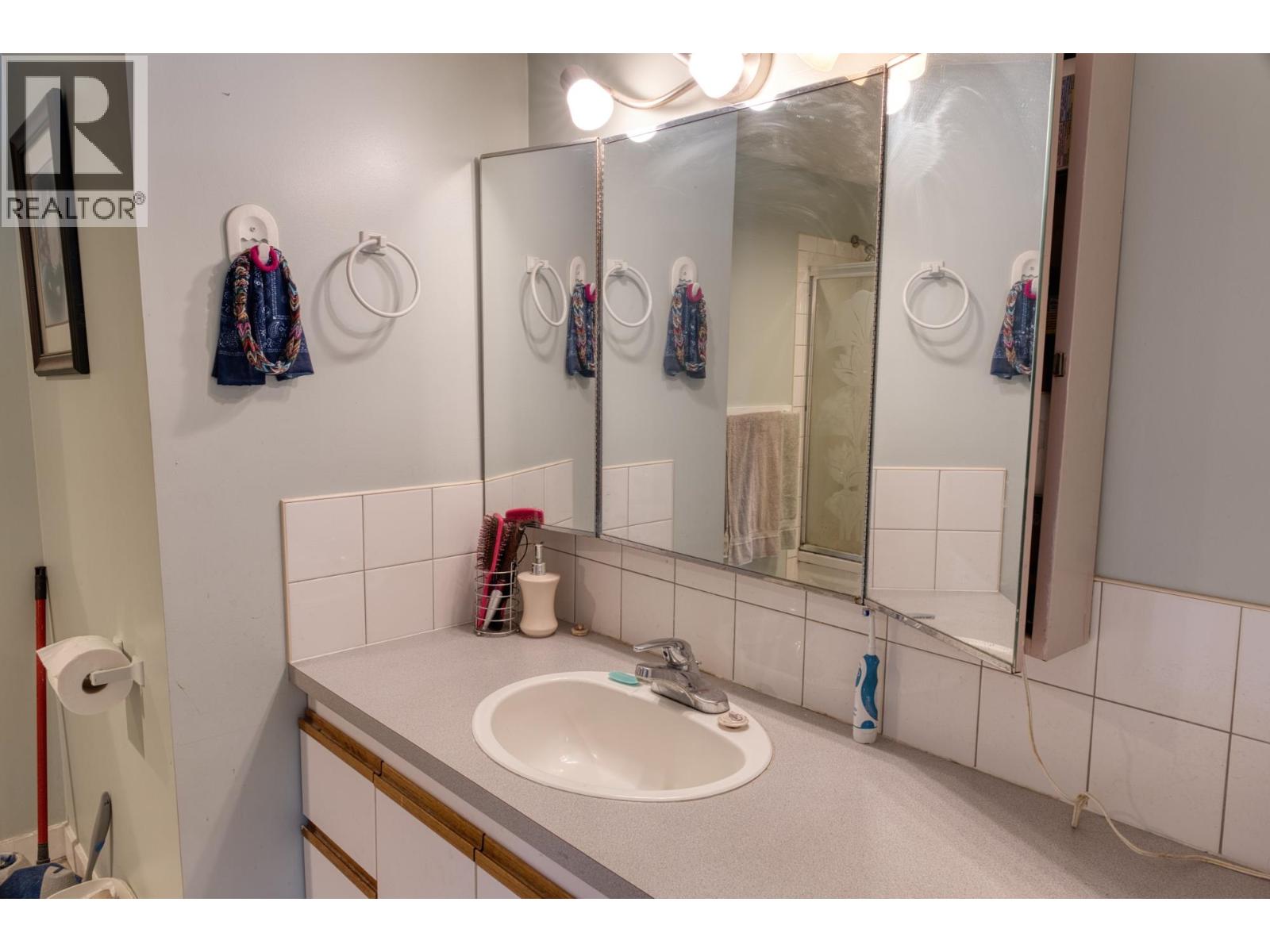 2209 DUNBAR PLACE - 22