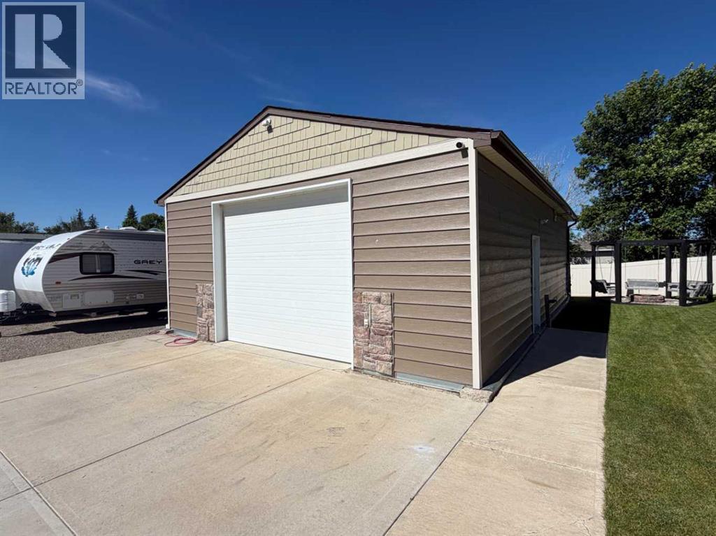48 7th Avenue E - 24