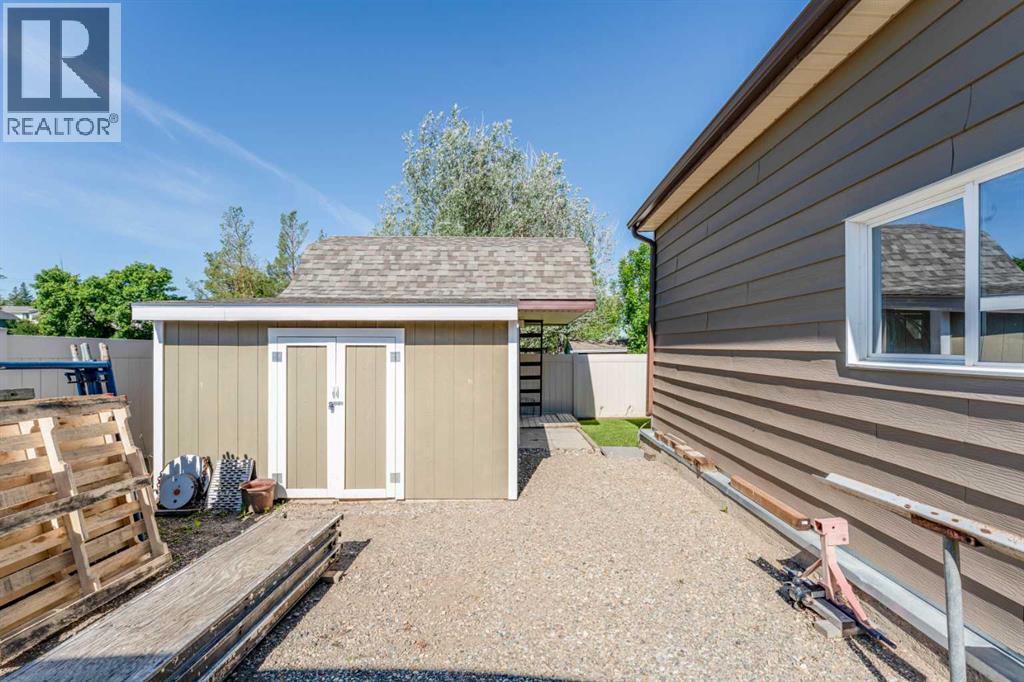 48 7th Avenue E - 32
