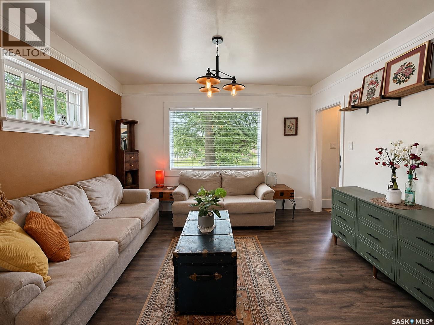 684 8th STREET E - photo 2