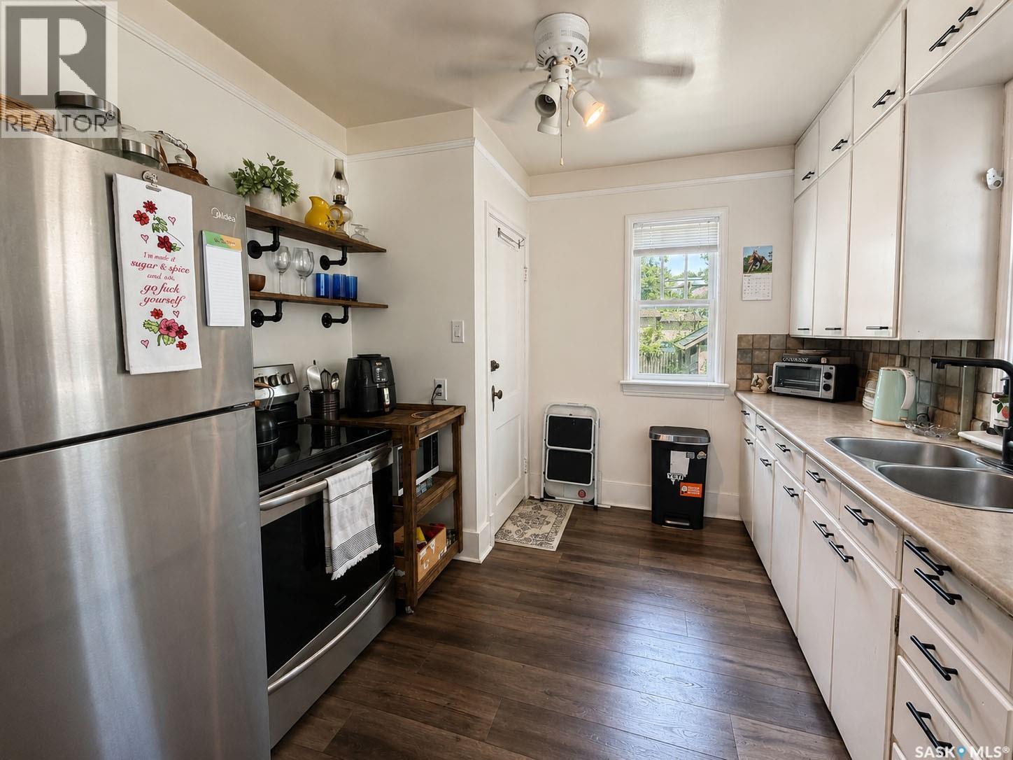 684 8th STREET E - photo 4