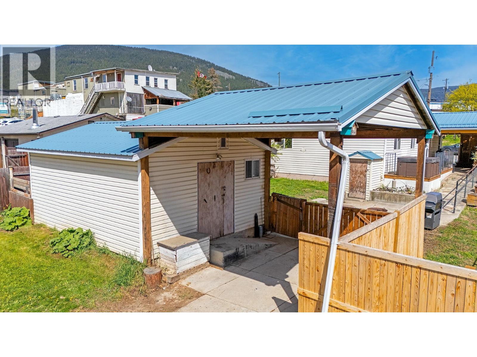 129 9th Avenue S - 3