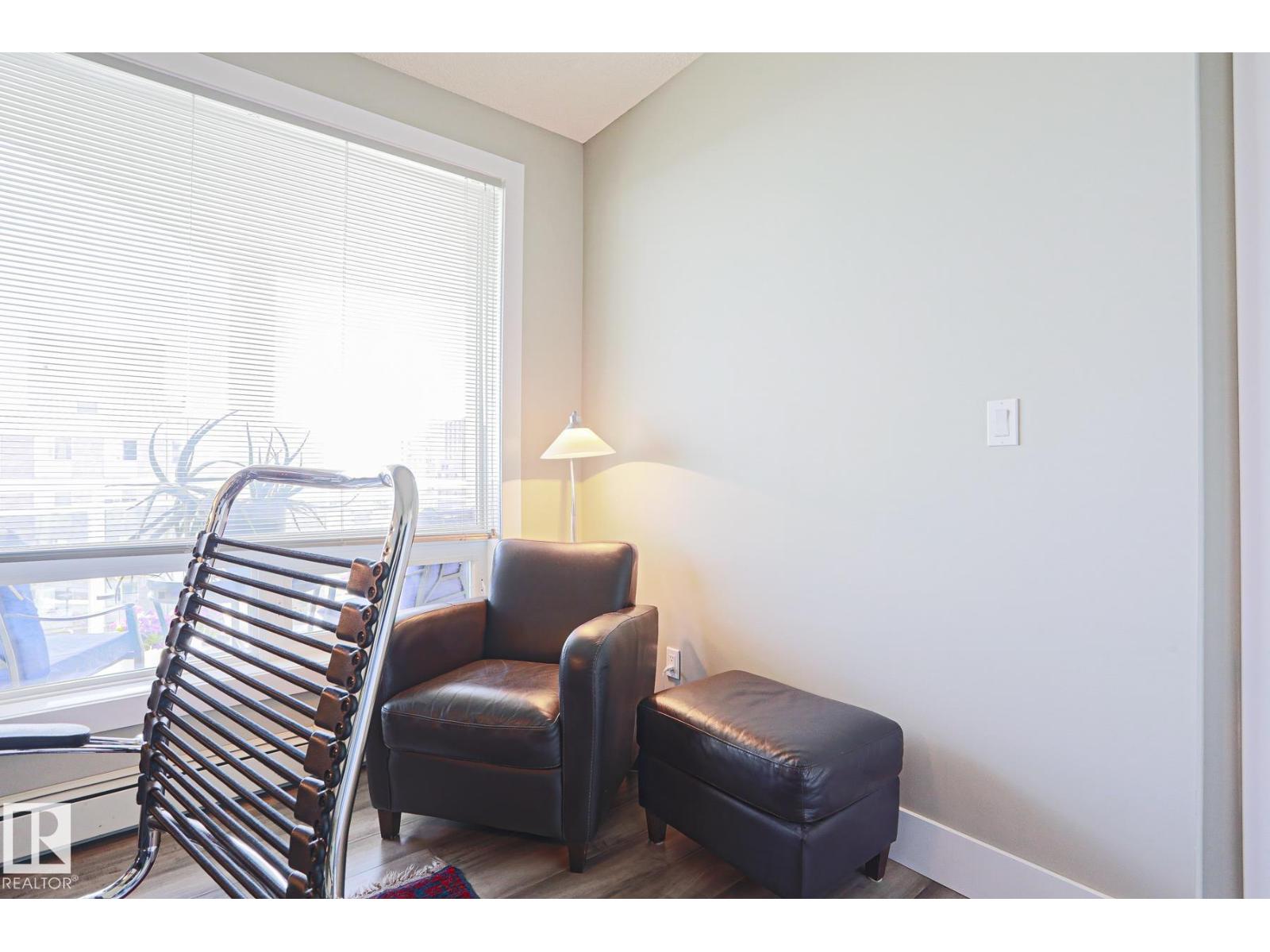 #1004 10504 99 AV NW - 15