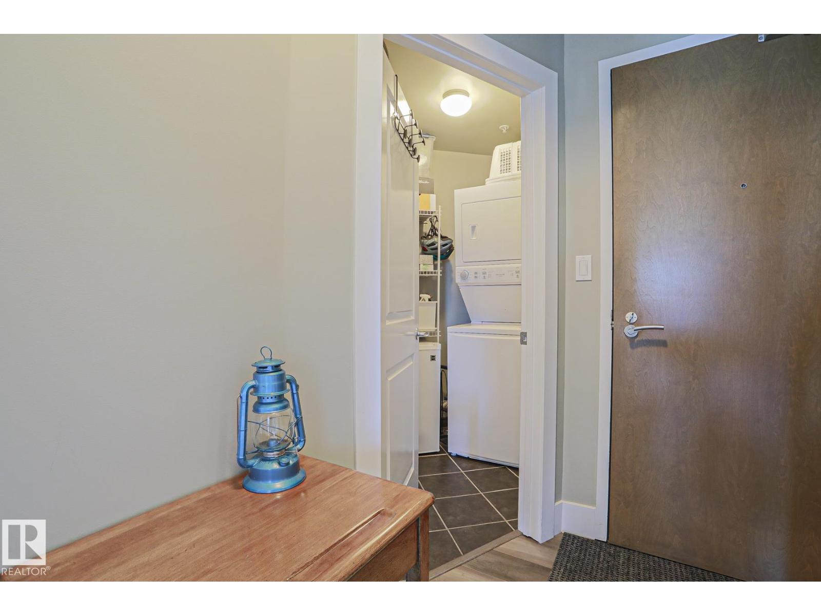 #1004 10504 99 AV NW - 25