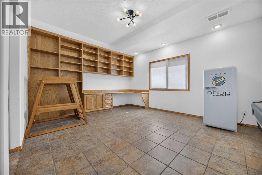 2339 Morris Crescent SE — photo 41