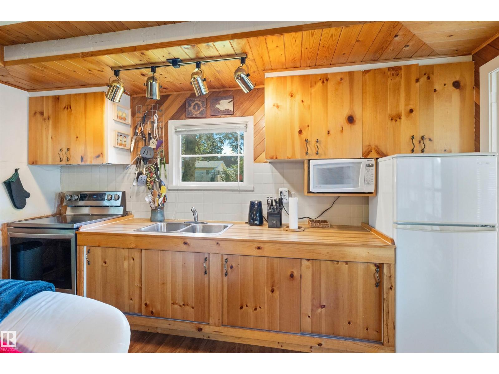 410 4 St Yellowstone - 23