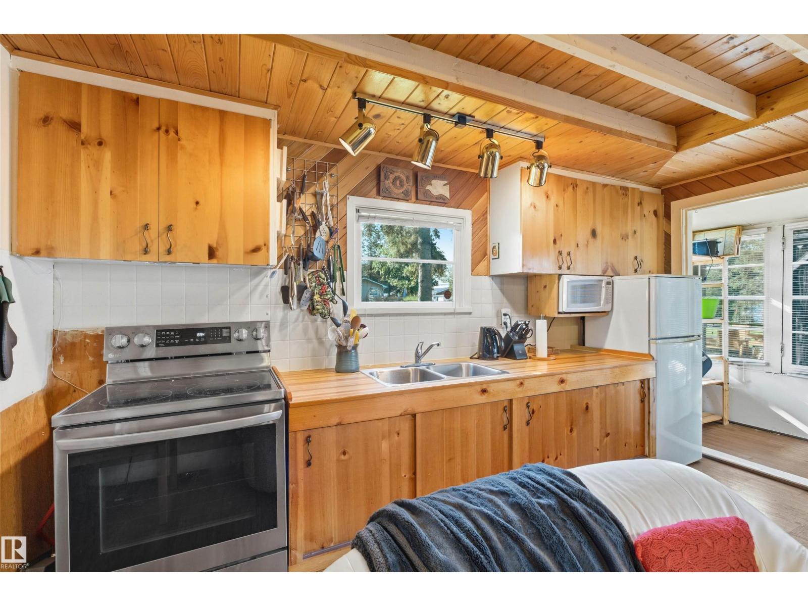 410 4 St Yellowstone - 24