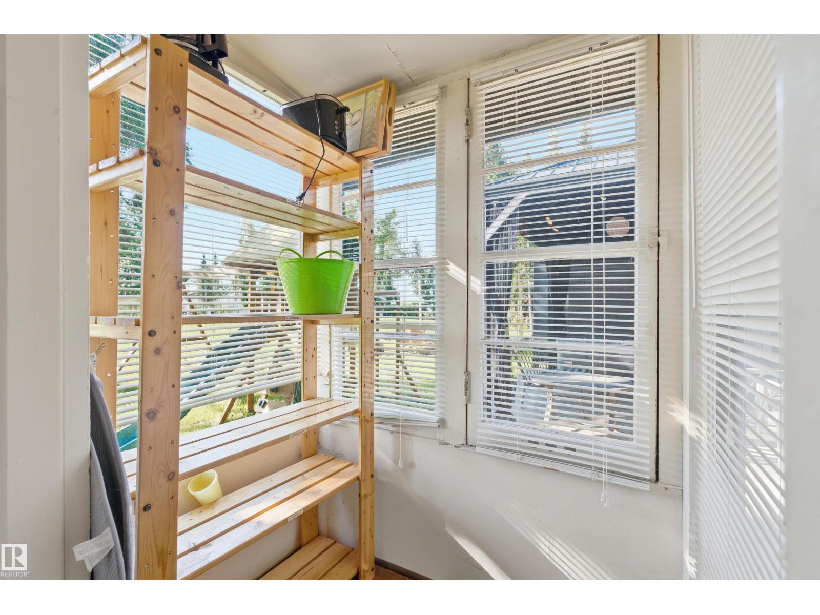 410 4 St Yellowstone - 32