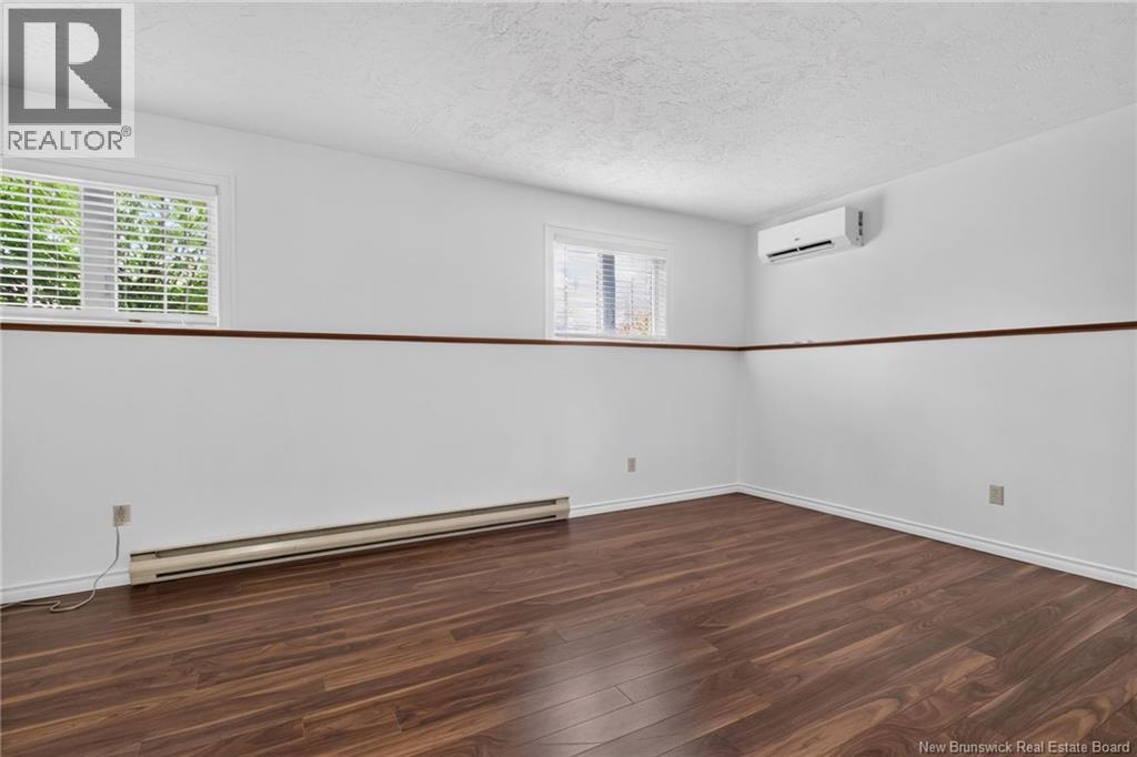 25 Lasalle Crescent - Image 24