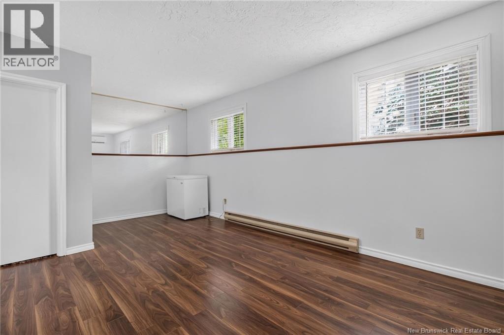 25 Lasalle Crescent - 25