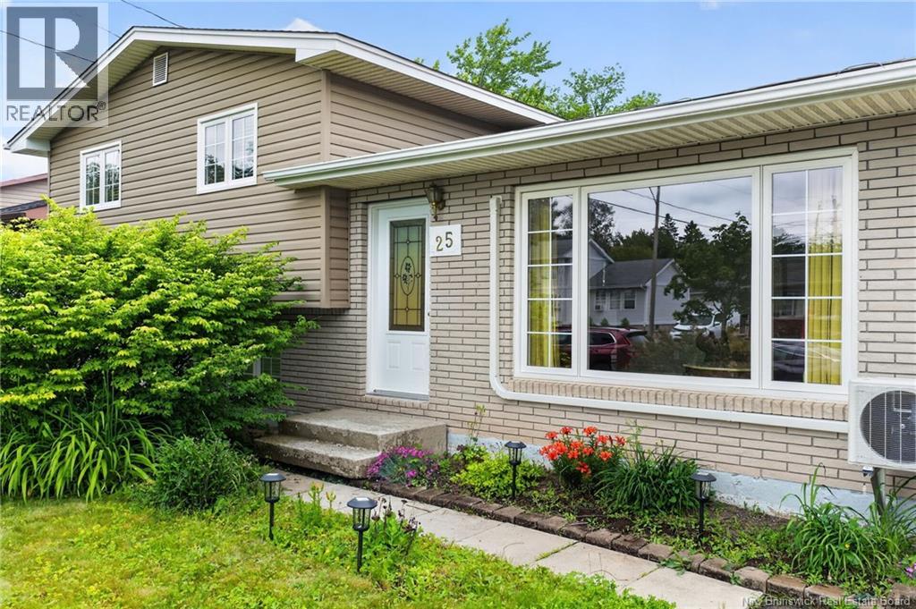 25 Lasalle Crescent - 32