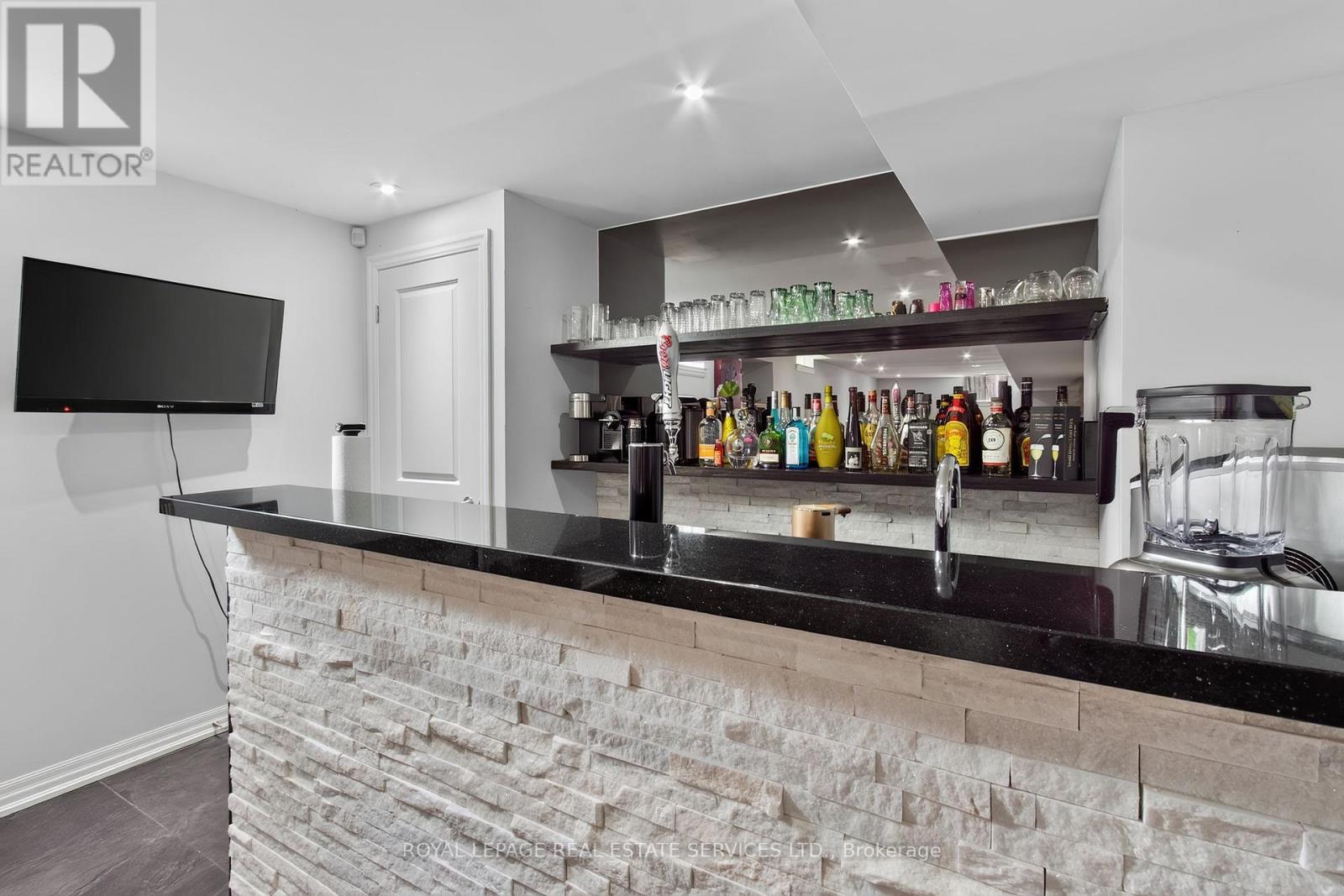 852 TRUDEAU DRIVE - 35
