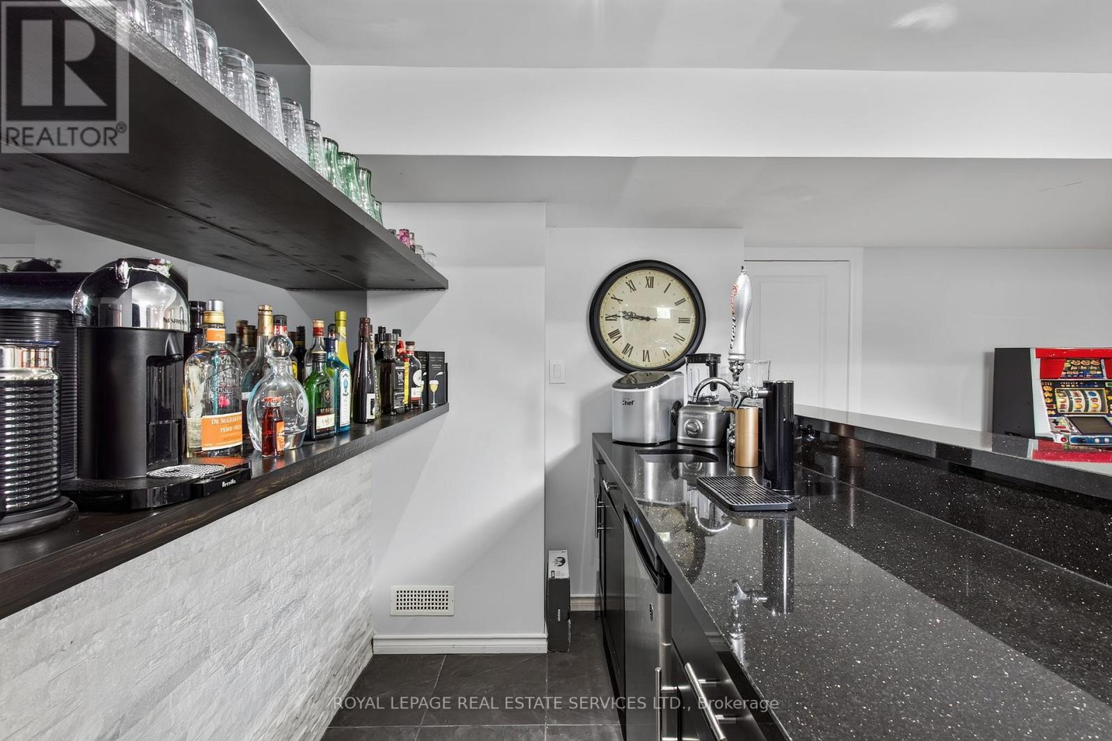 852 TRUDEAU DRIVE - 36