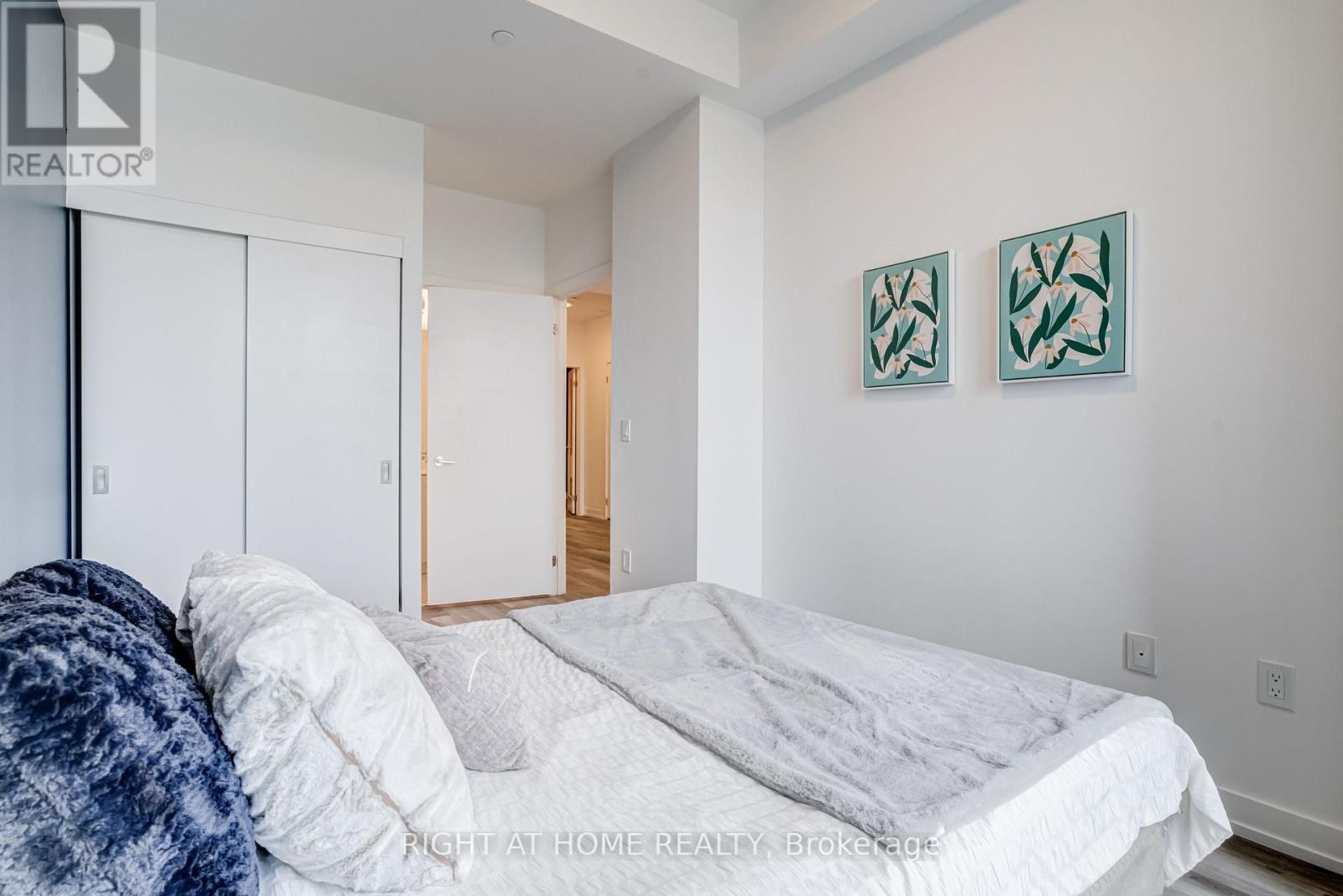 #301 15 WELLINGTON STREET S - 13