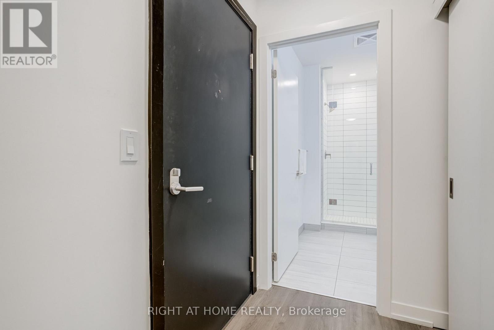 #301 15 WELLINGTON STREET S - 15