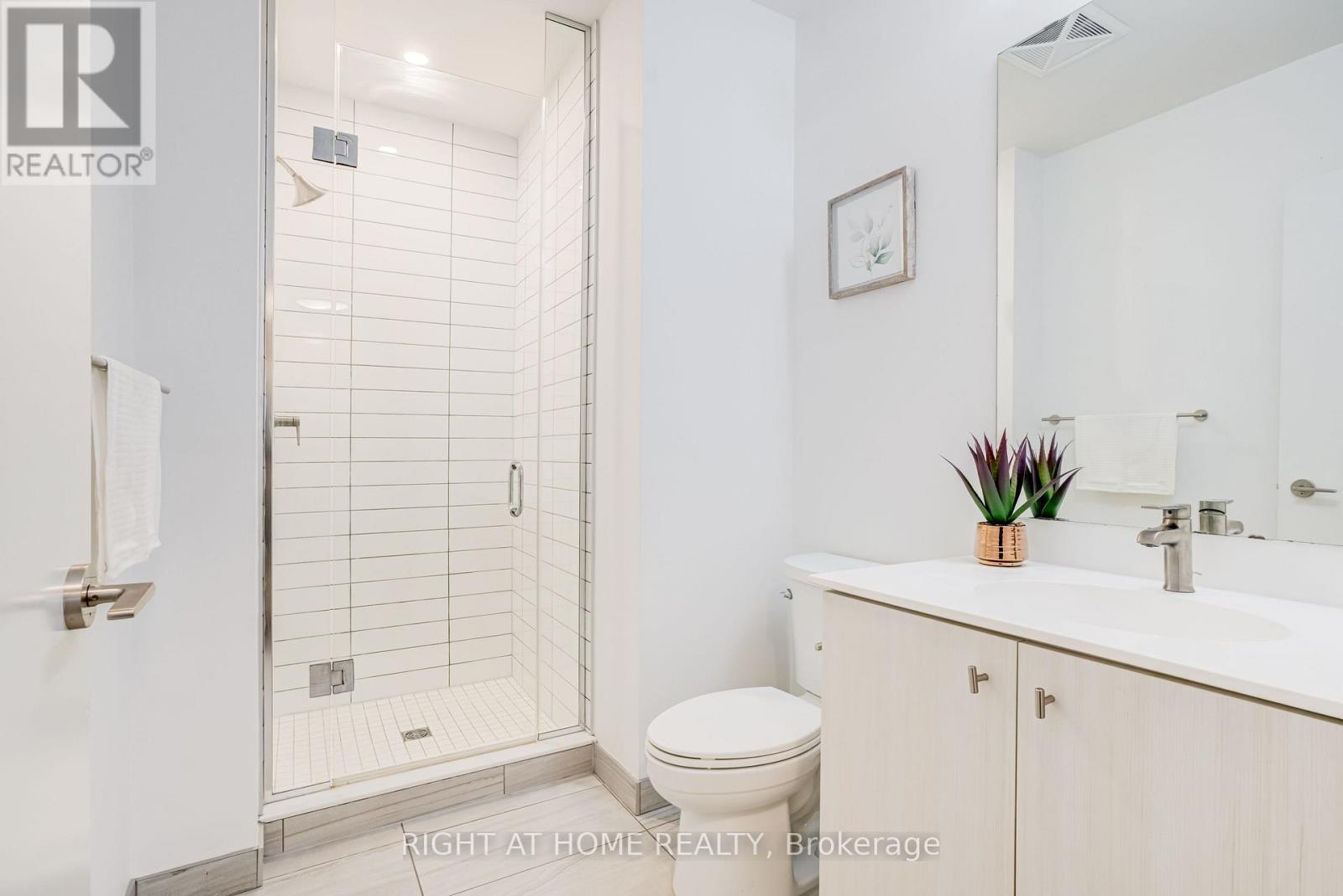 #301 15 WELLINGTON STREET S - 16