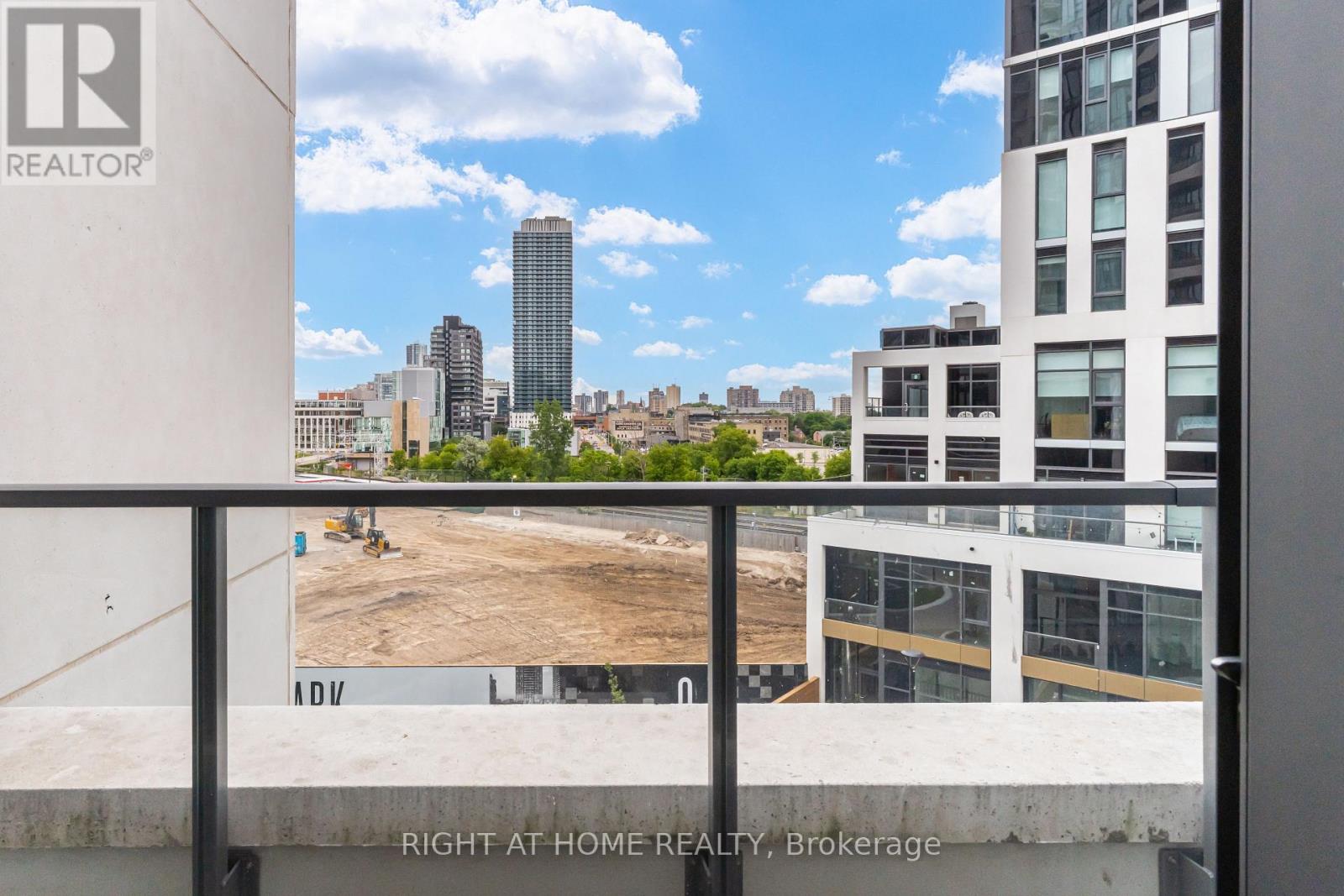 #301 15 WELLINGTON STREET S - 19