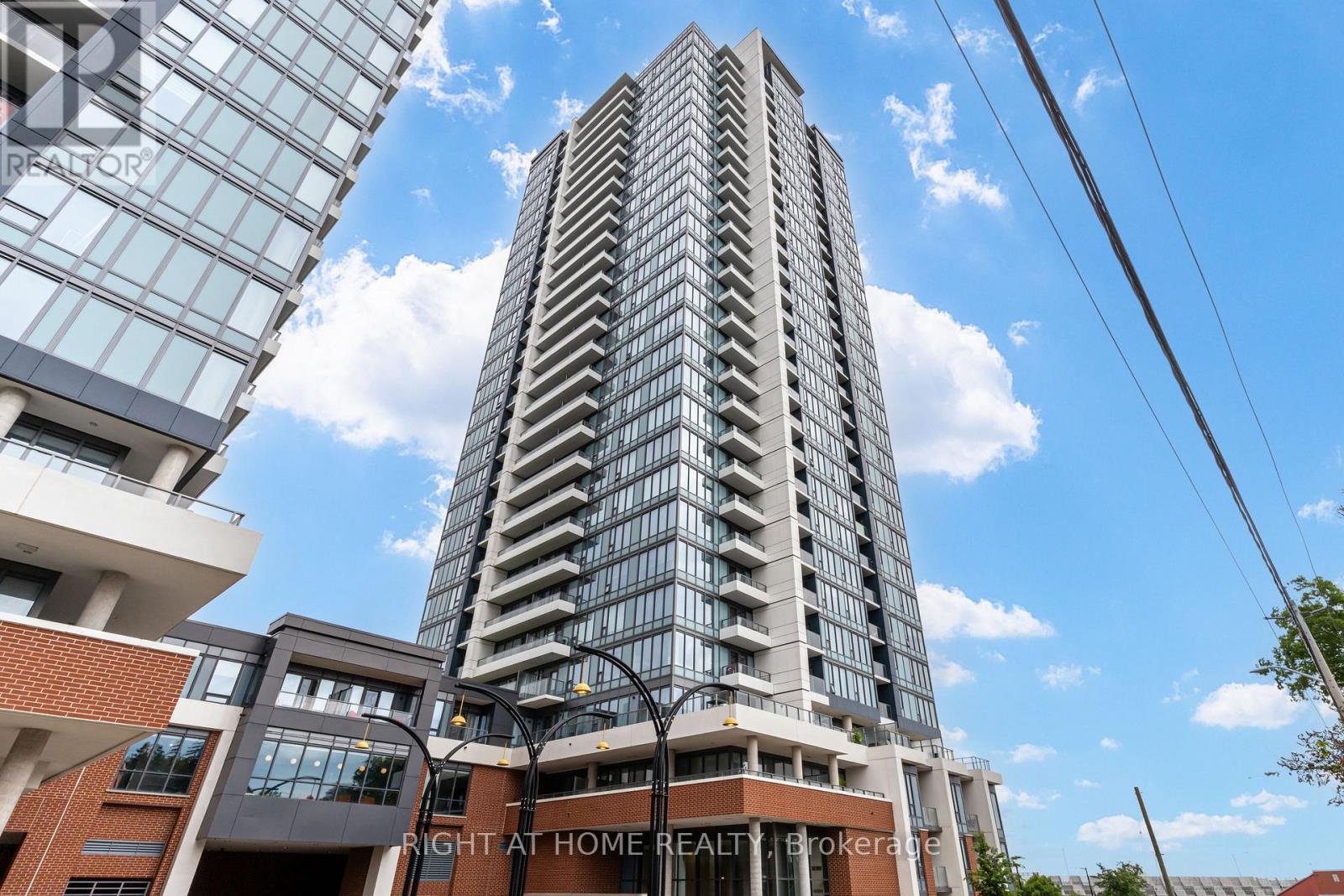 #301 15 WELLINGTON STREET S - 27