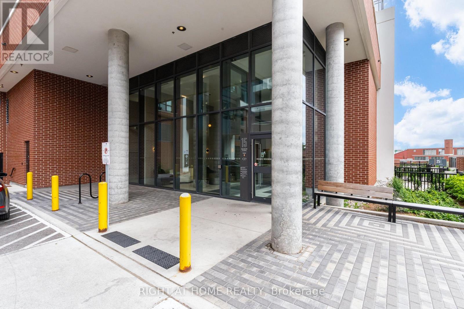 #301 15 WELLINGTON STREET S - 29