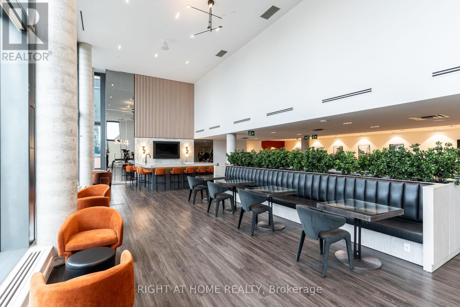#301 15 WELLINGTON STREET S - 36