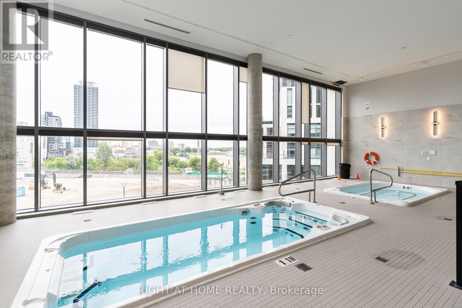 #301 15 WELLINGTON STREET S - 38