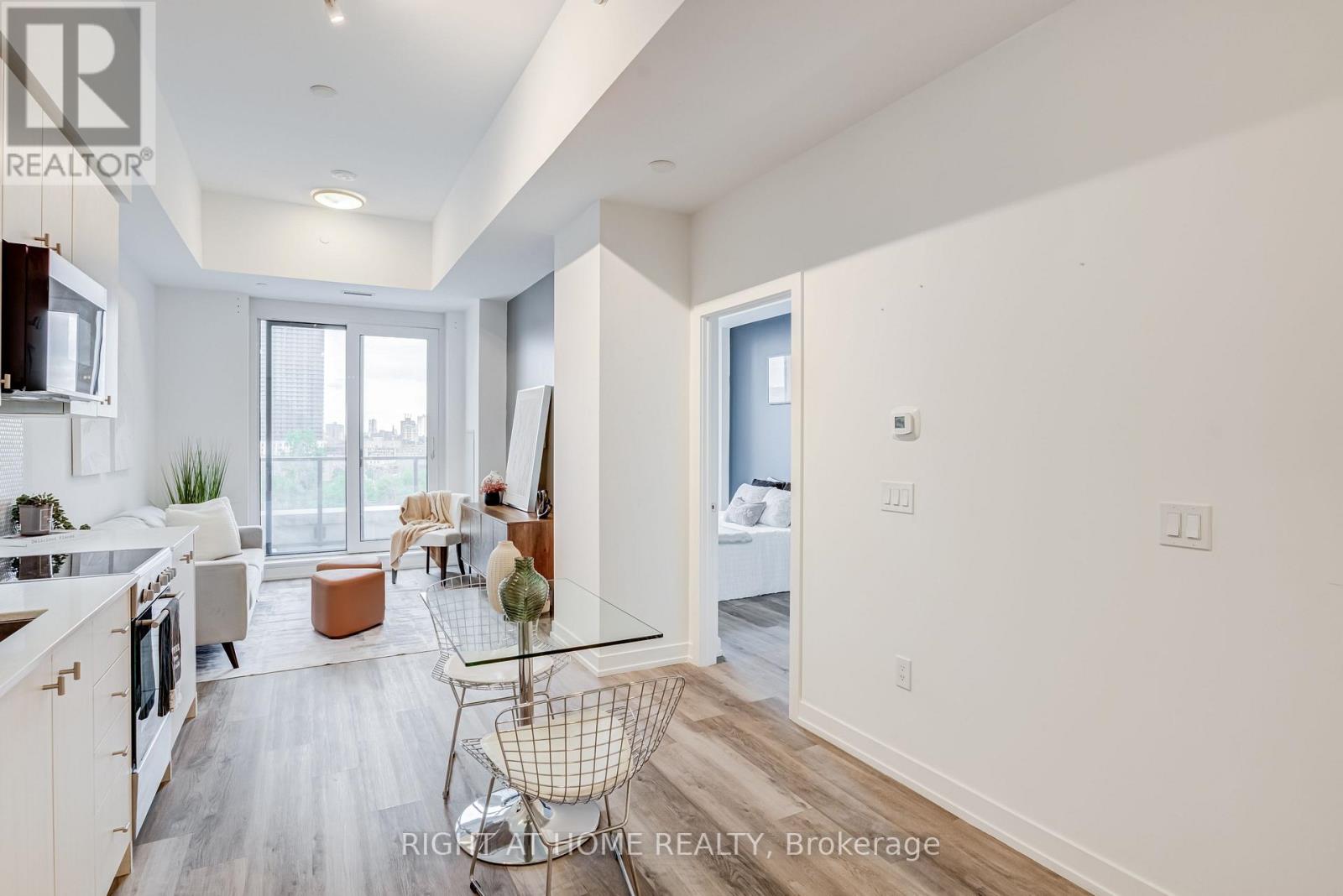 #301 15 WELLINGTON STREET S - 6