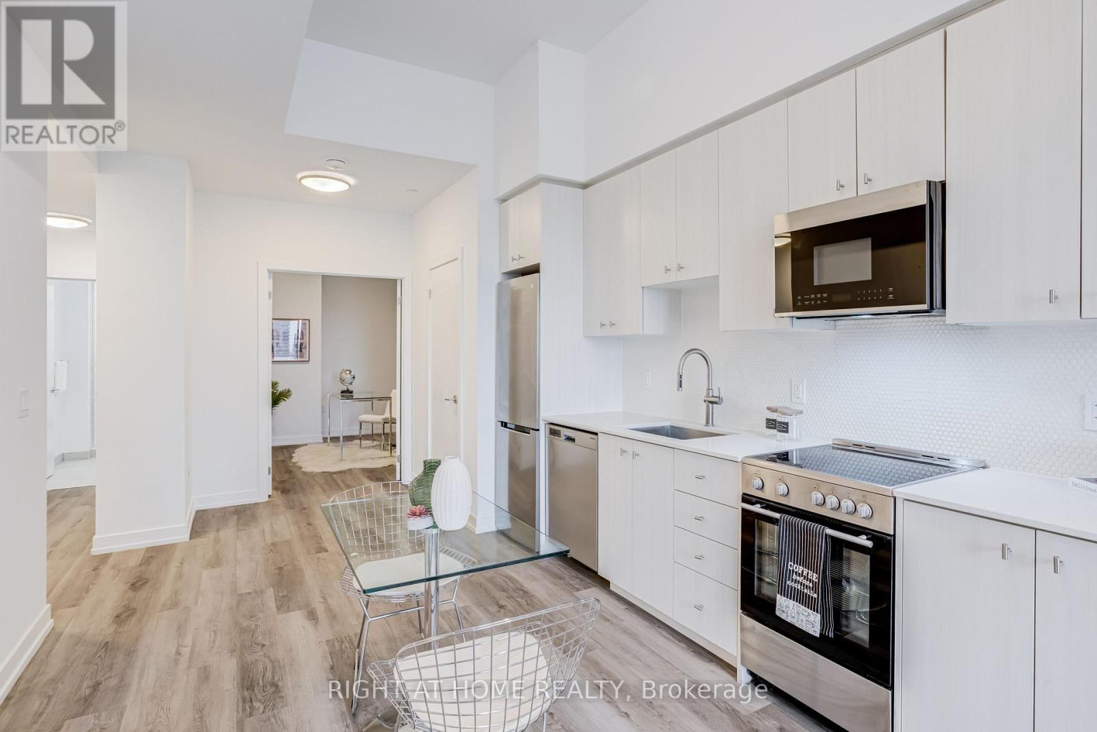 #301 15 WELLINGTON STREET S - 7