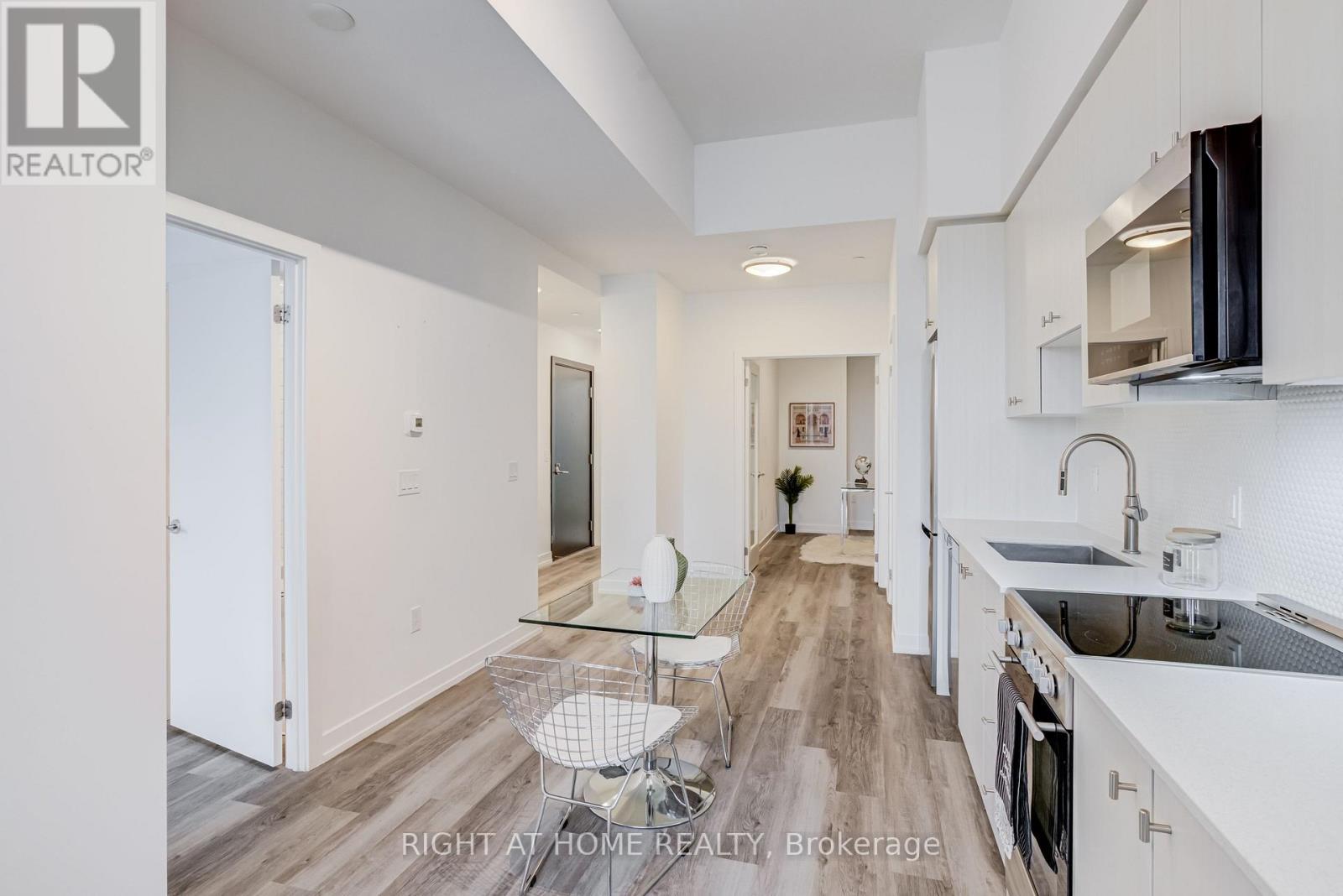 #301 15 WELLINGTON STREET S - 8