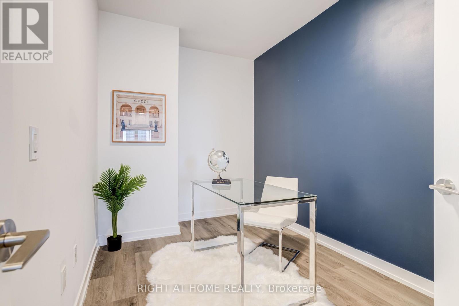 #301 15 WELLINGTON STREET S - 9
