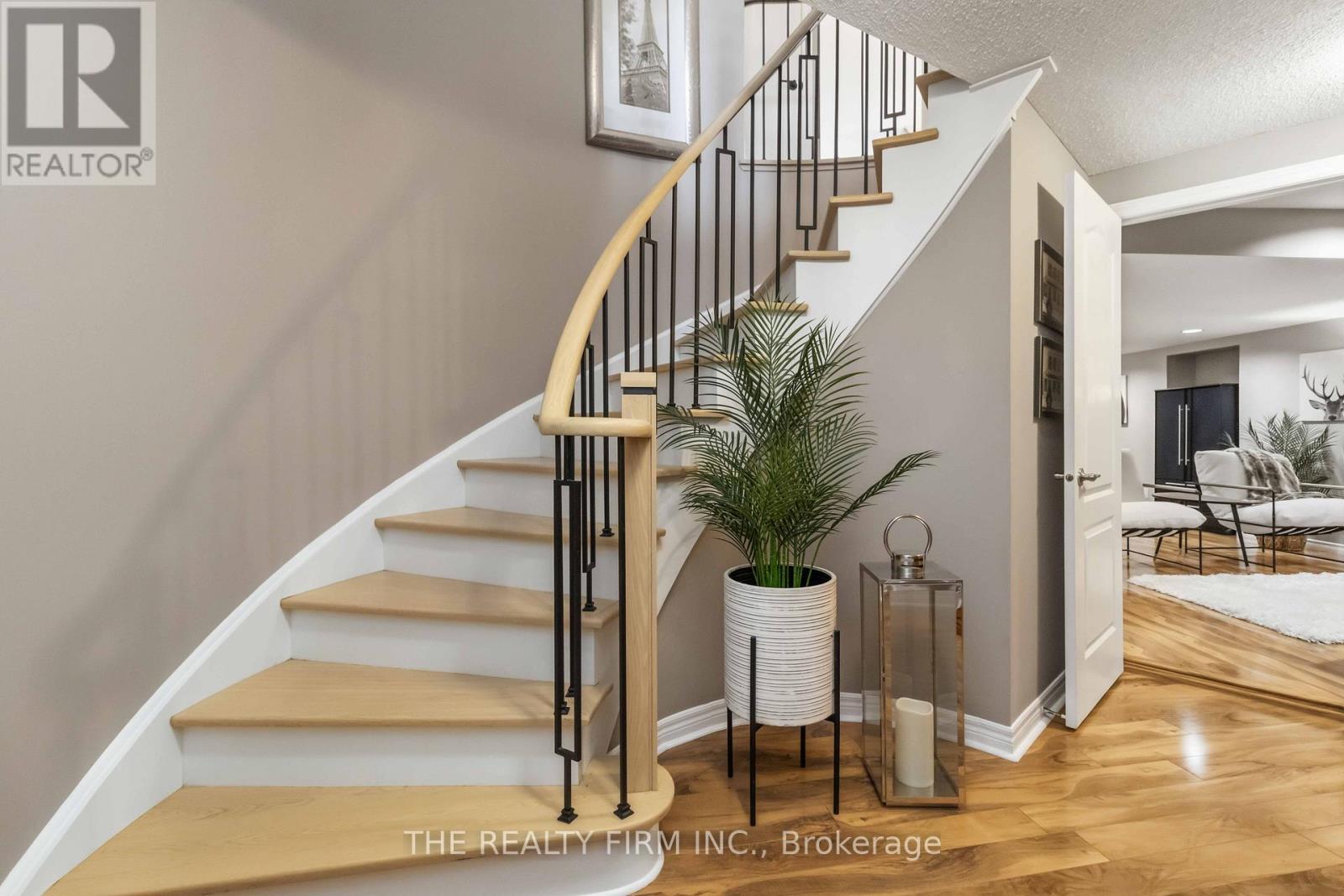 3 CLIFFCREST COURT - 36