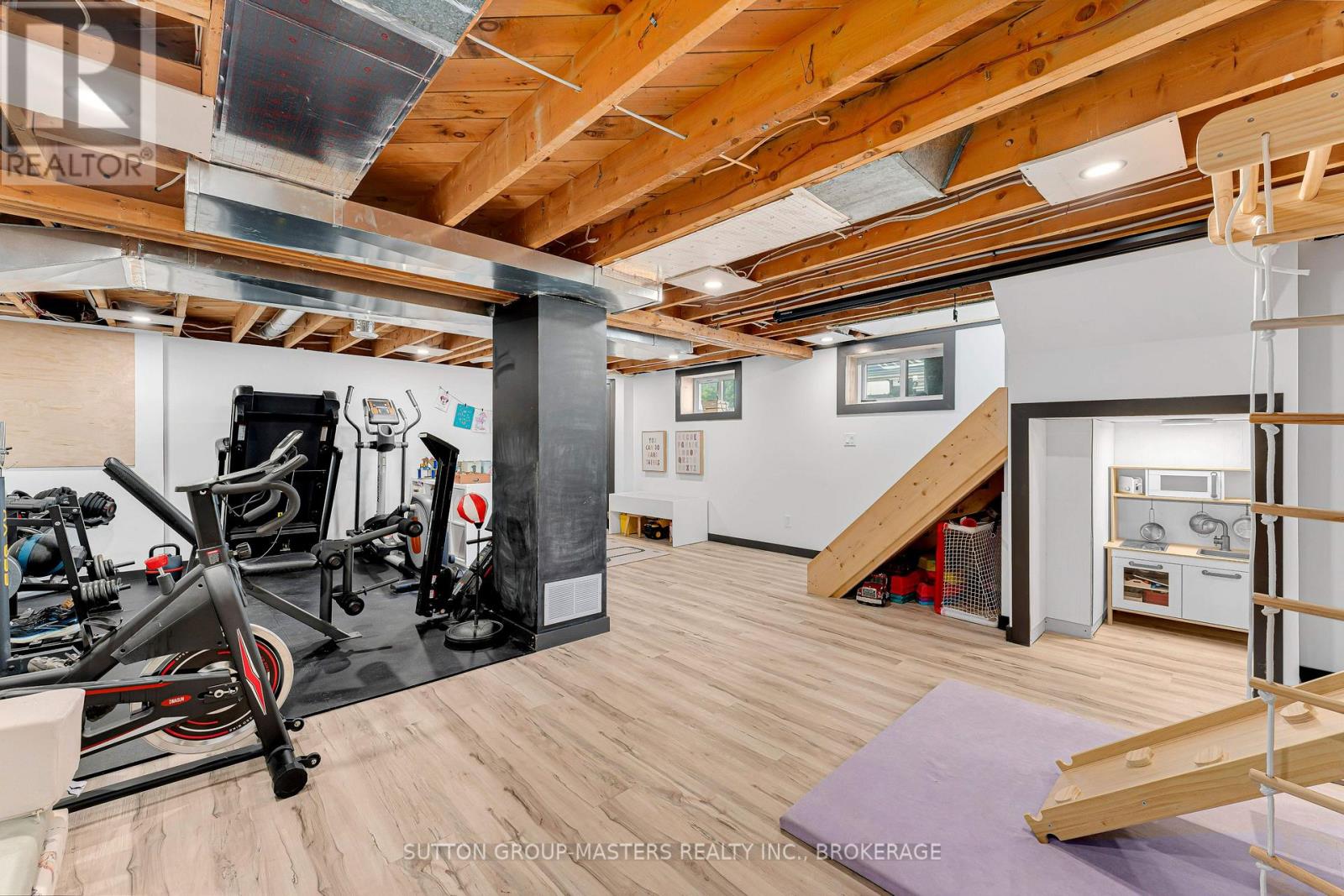 1410 WOODFIELD CRESCENT - 27