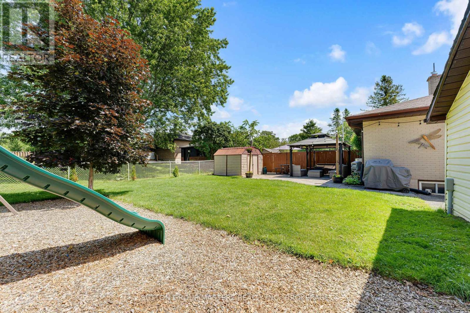 1410 WOODFIELD CRESCENT - 34