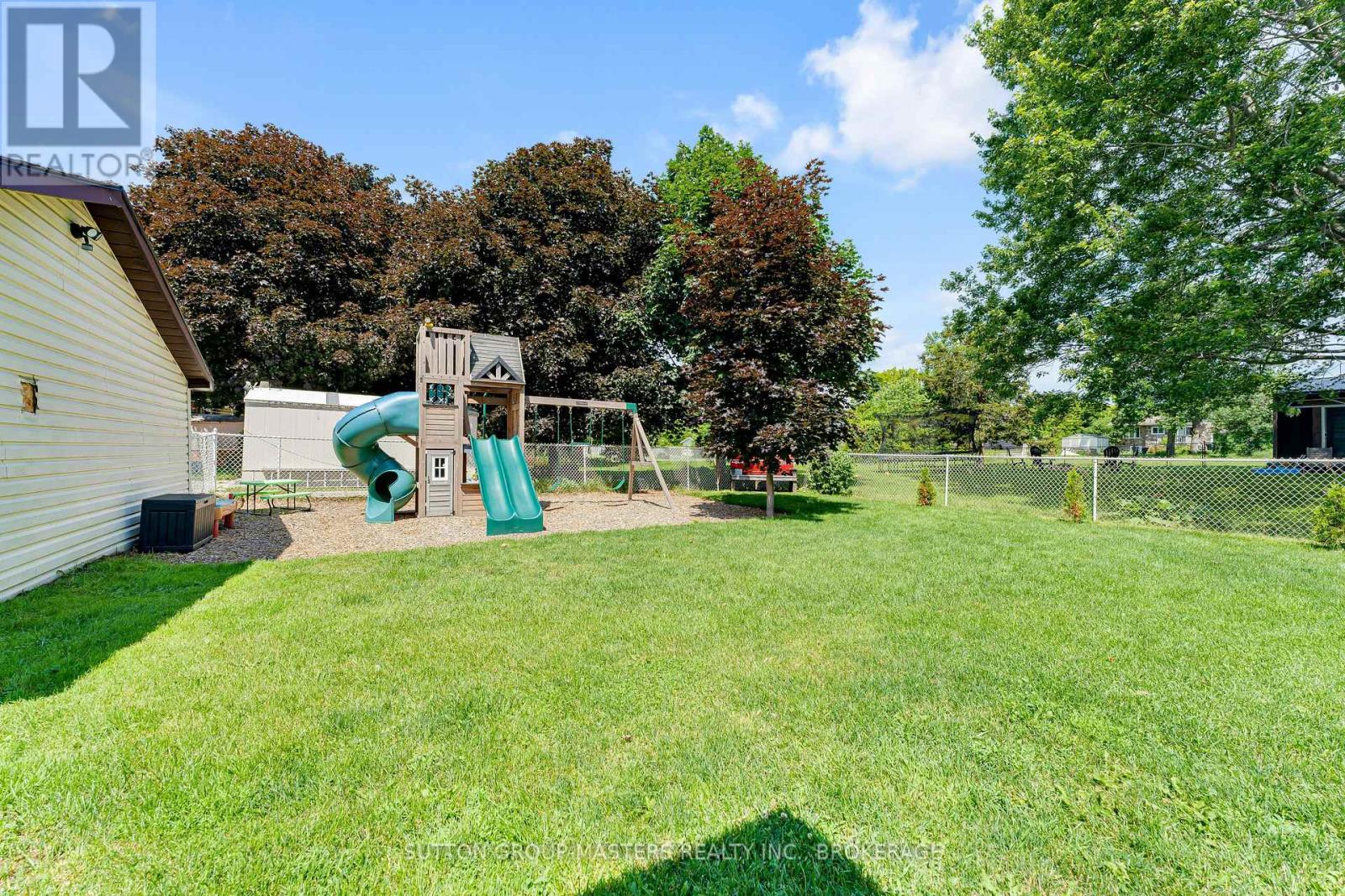 1410 WOODFIELD CRESCENT - 37