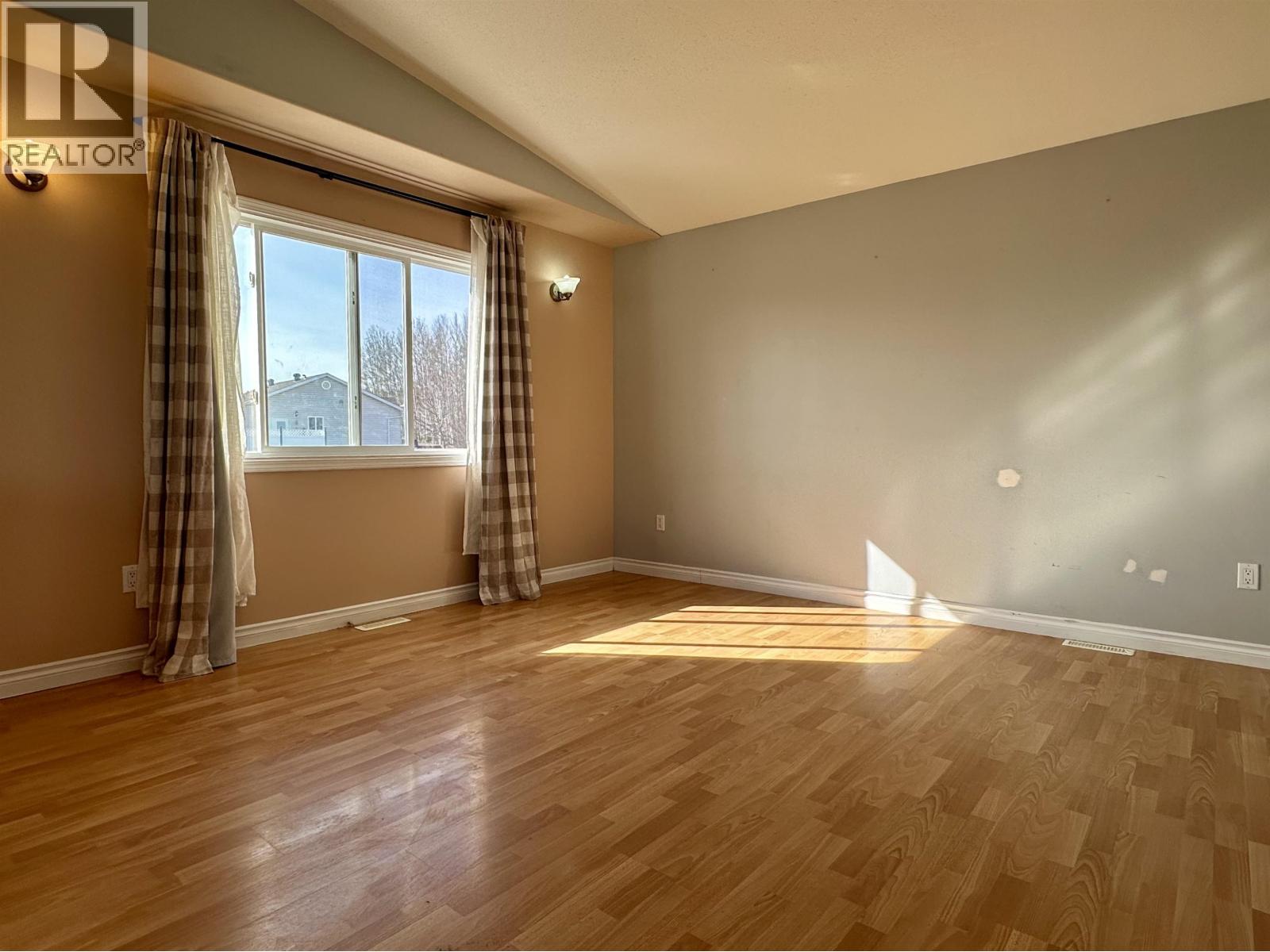 4405 HERITAGE CRESCENT - 5